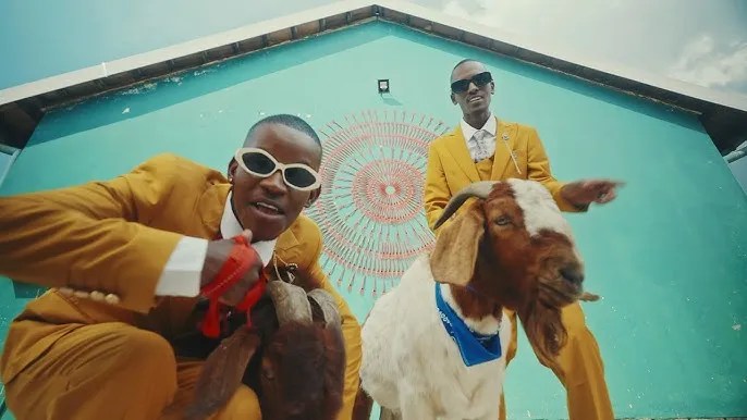 TitoM & Yuppe – Tshwala Bam Ft. S.N.E & EeQue (Video) TitoM & Yuppe – Tshwala Bam Ft. S.N.E & EeQue (Video)